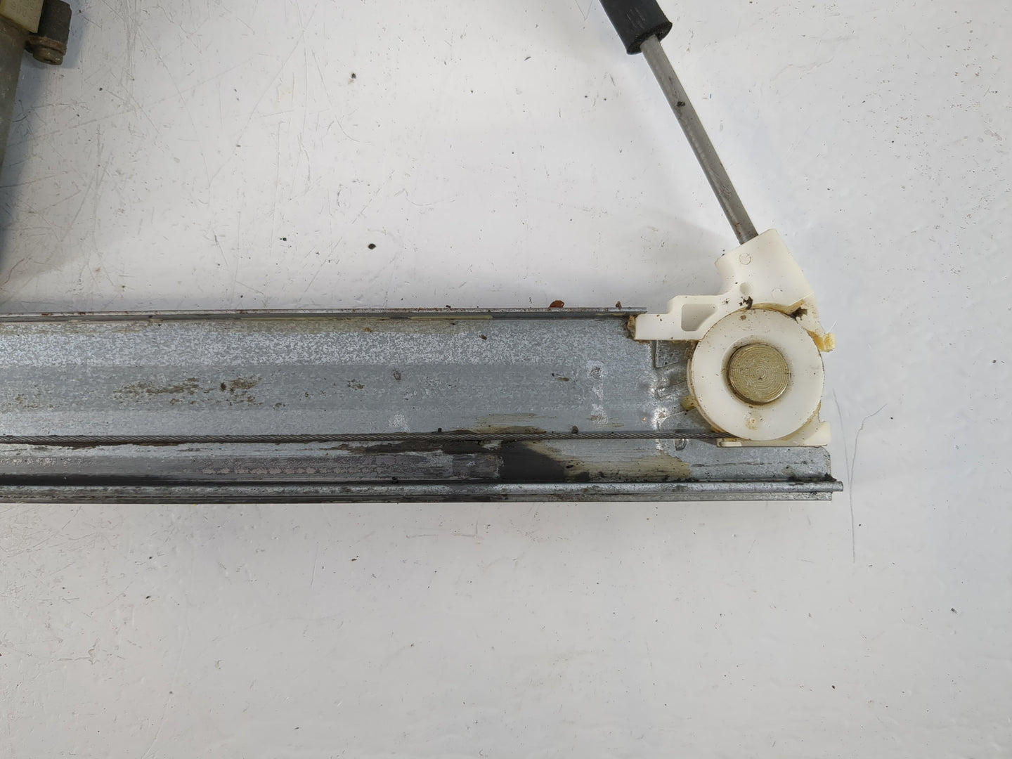 2003-2005 Chevrolet Impala Driver Front Left Power Window Motor - Oemusedautoparts1.com