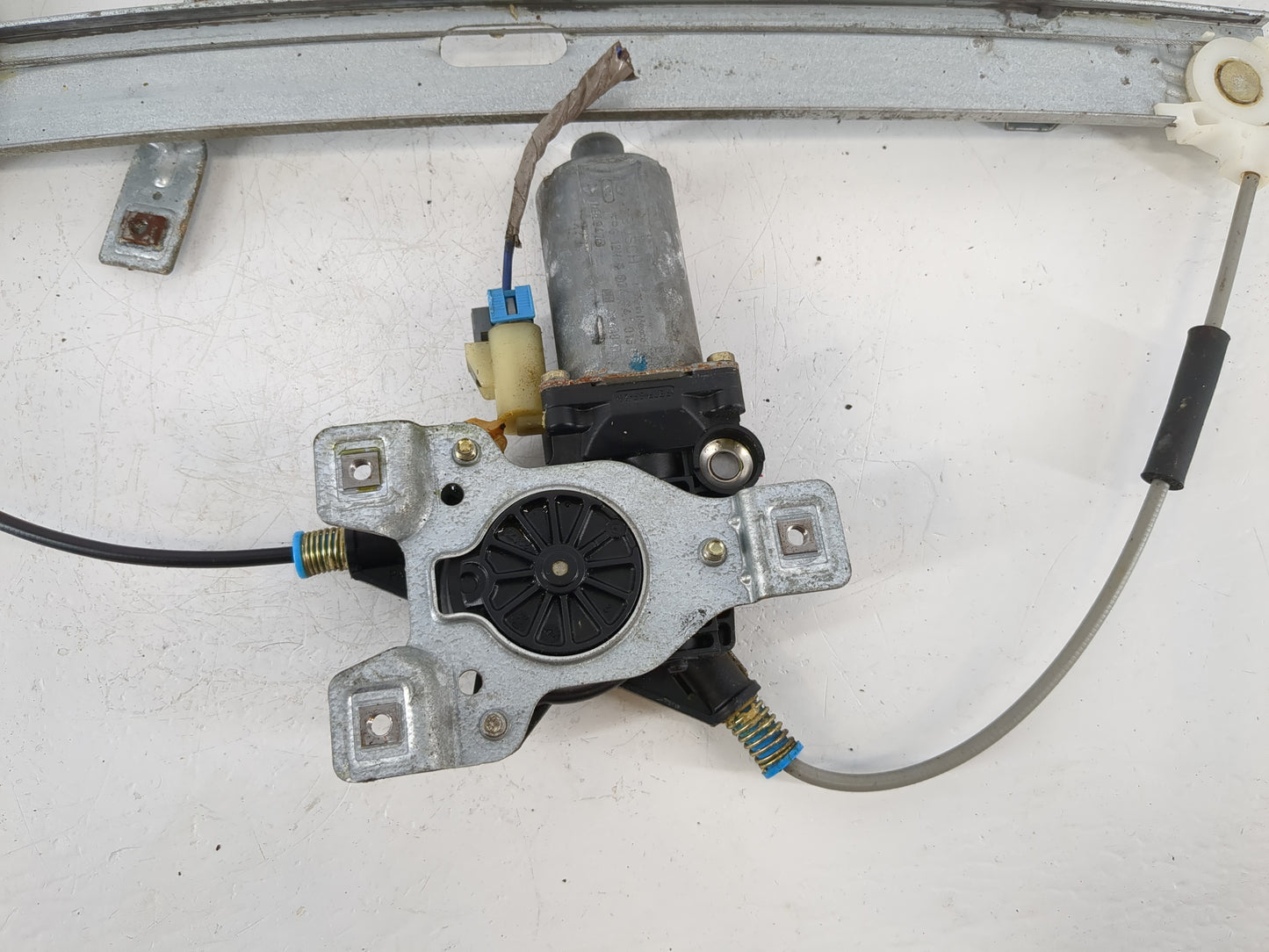 2003-2005 Chevrolet Impala Passenger Front Right Power Window Motor - Oemusedautoparts1.com