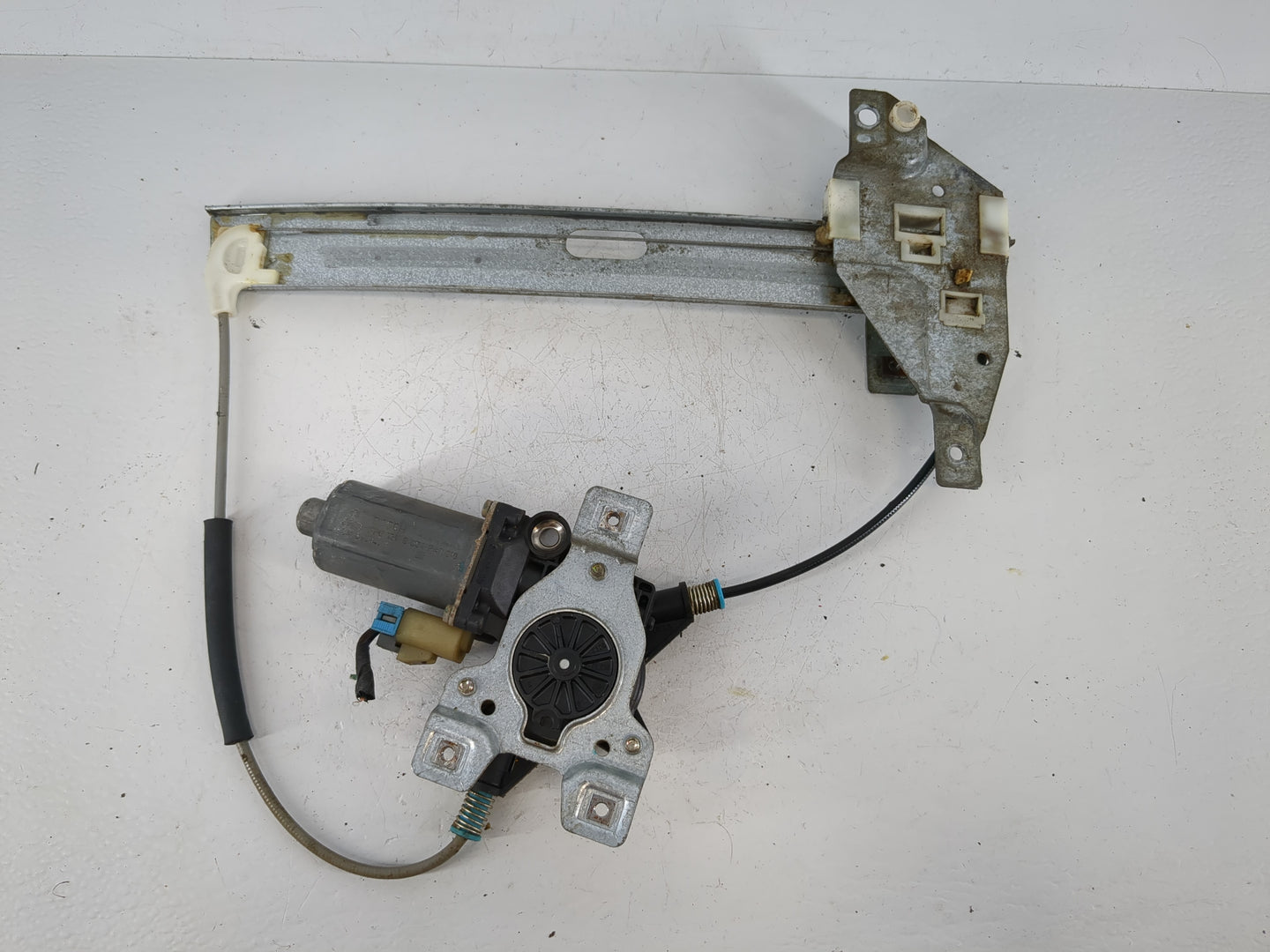 2003-2005 Chevrolet Impala Driver Rear Left Power Window Motor - Oemusedautoparts1.com