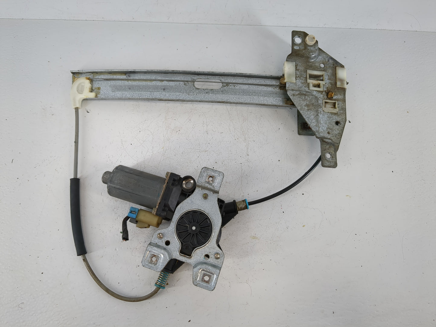 2003-2005 Chevrolet Impala Driver Rear Left Power Window Motor - Oemusedautoparts1.com