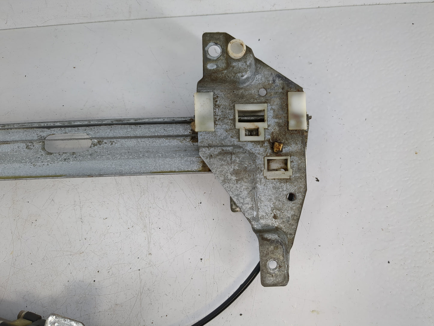 2003-2005 Chevrolet Impala Driver Rear Left Power Window Motor - Oemusedautoparts1.com