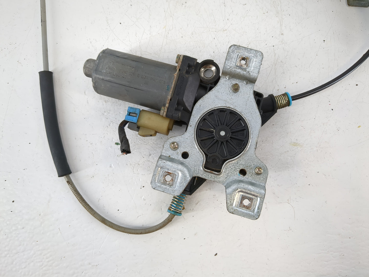 2003-2005 Chevrolet Impala Driver Rear Left Power Window Motor - Oemusedautoparts1.com