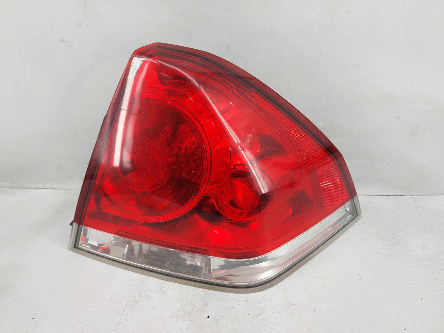 2006-2016 Chevrolet Impala Driver Left Side Deck Lid Mounted Tail Light - Oemusedautoparts1.com