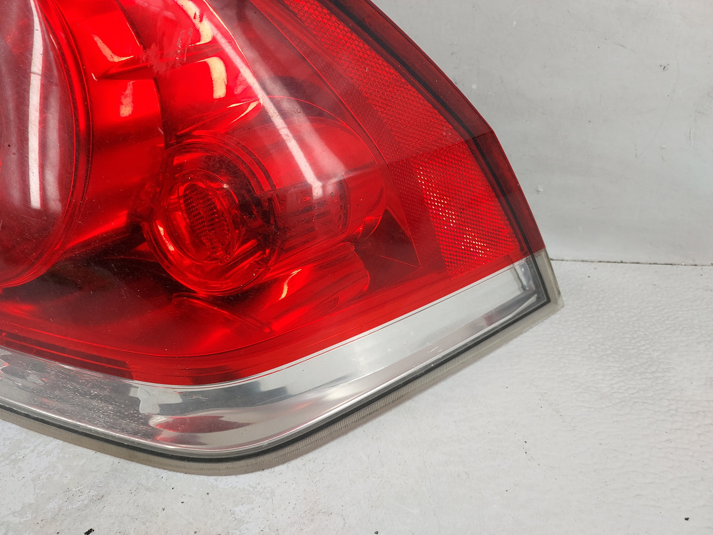 2006-2016 Chevrolet Impala Driver Left Side Deck Lid Mounted Tail Light - Oemusedautoparts1.com