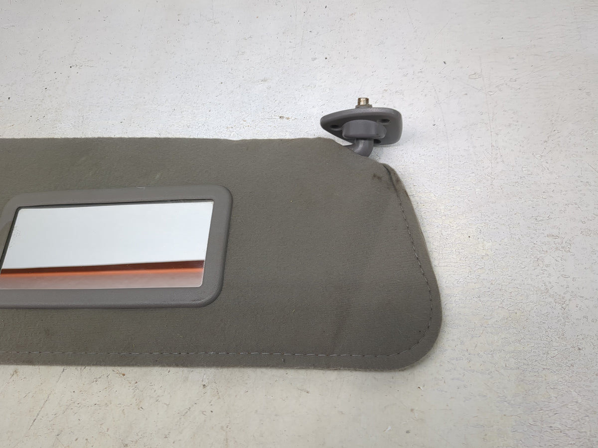 0 Chevrolet K1500 Sun Visor Shade Replacement Passenger Right Mirror Fits OEM Used Auto Parts - Oemusedautoparts1.com