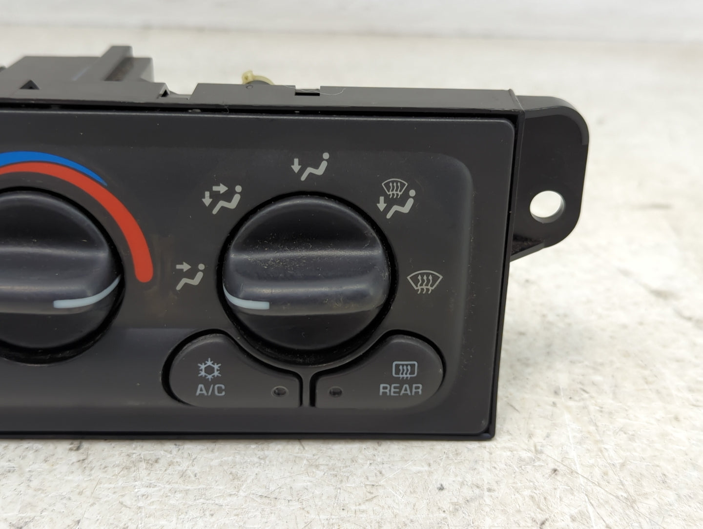 2001-2005 Chevrolet Malibu Climate Control Module Temperature AC/Heater Replacement Fits OEM Used Auto Parts - Oemusedautopa