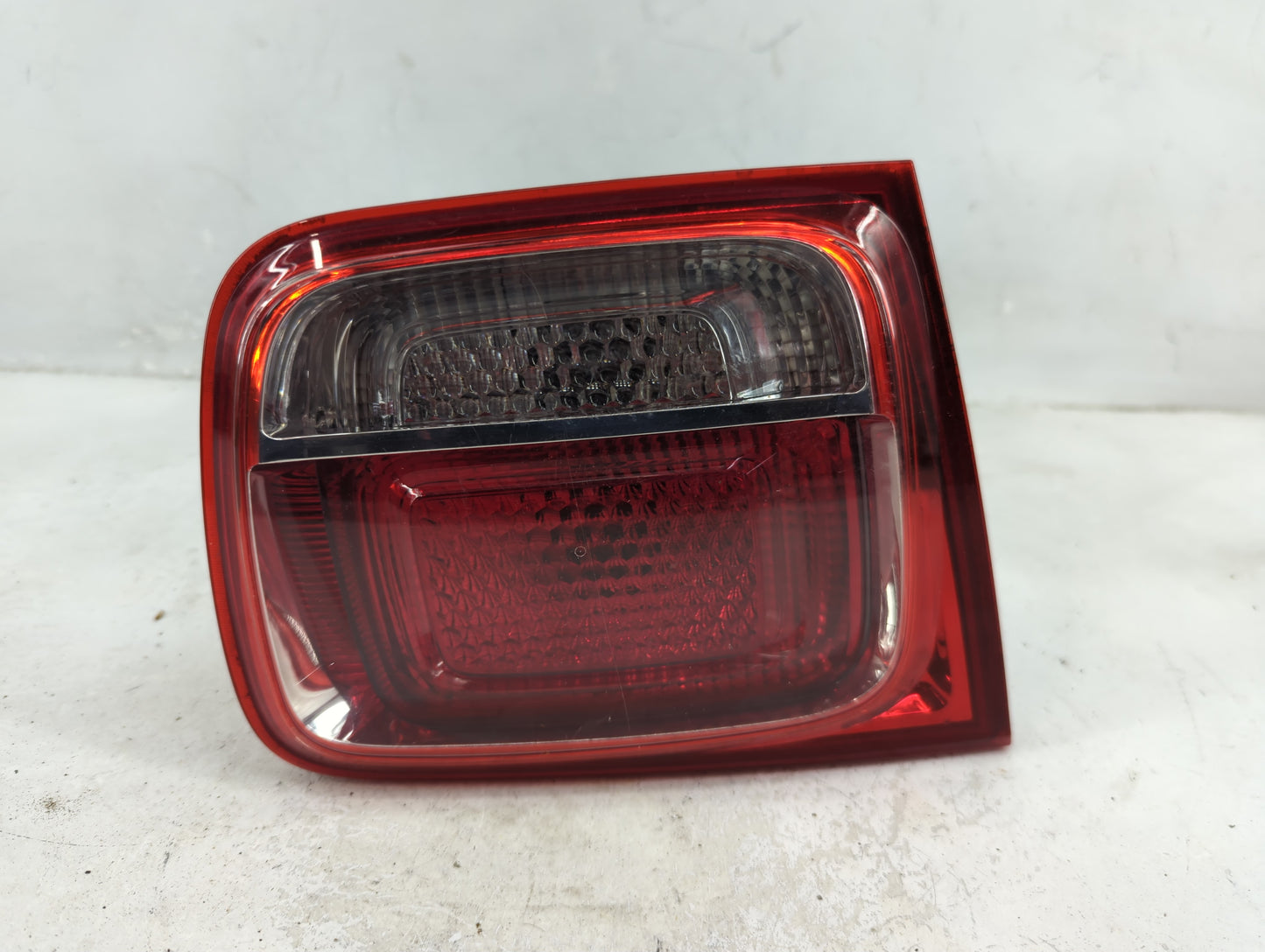 2013 Chevrolet Malibu Passenger Right Side Deck Lid Mounted Tail Light - Oemusedautoparts1.com