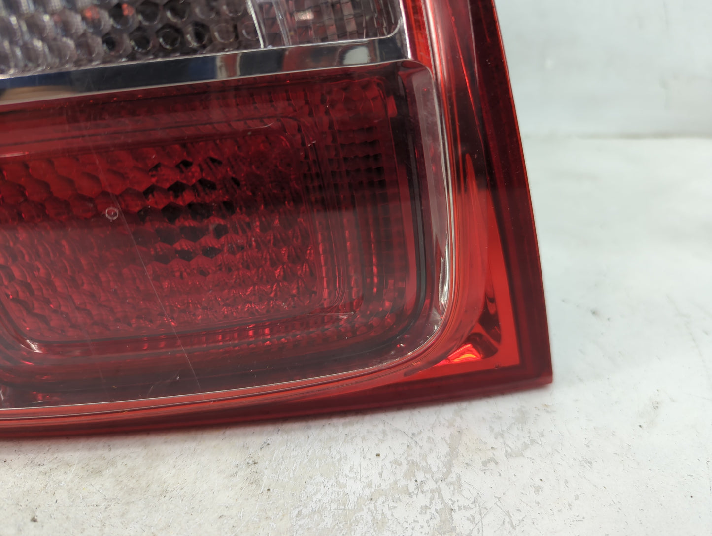 2013 Chevrolet Malibu Passenger Right Side Deck Lid Mounted Tail Light - Oemusedautoparts1.com