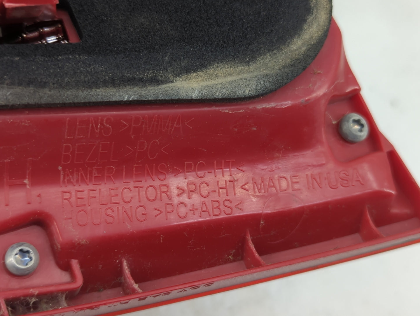 2013 Chevrolet Malibu Passenger Right Side Deck Lid Mounted Tail Light - Oemusedautoparts1.com