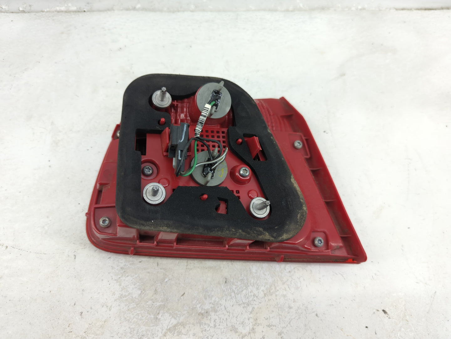 2013-2016 Chevrolet Malibu Driver Left Side Deck Lid Mounted Tail Light - Oemusedautoparts1.com