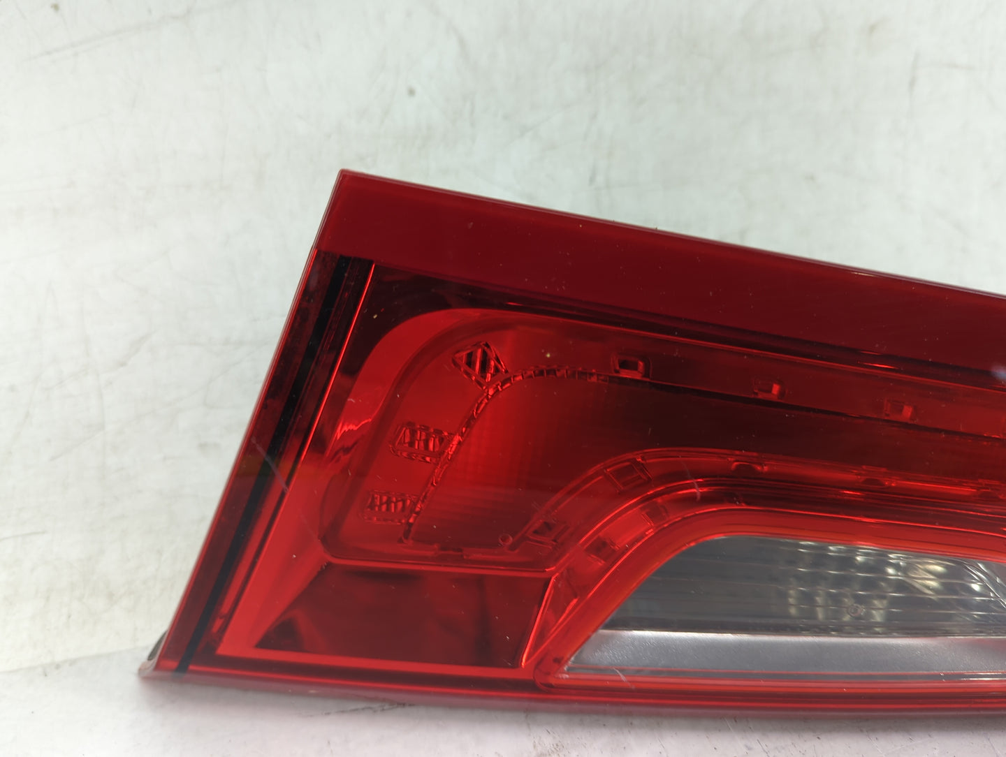 2016 Chevrolet Malibu Passenger Right Side Deck Lid Mounted Tail Light - Oemusedautoparts1.com