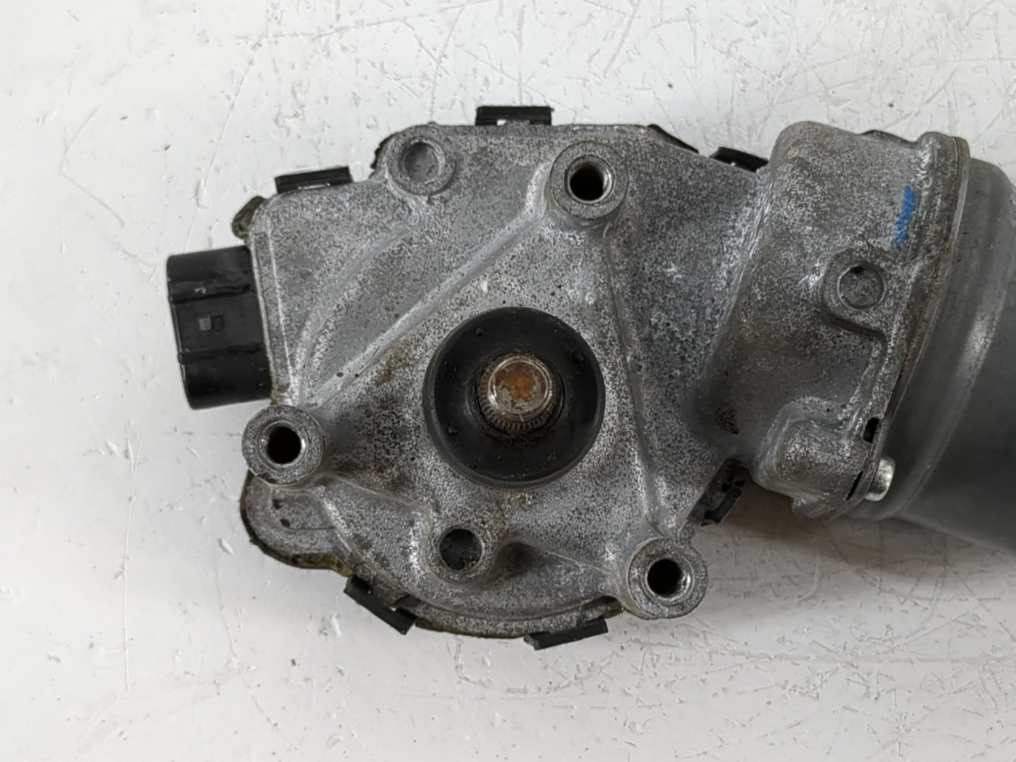 2016-2021 Chevrolet Malibu Front Windshield Wiper Motor Fits Fits 2016 2017 2018 2019 2020 2021 OEM Used Auto Parts - Oemuse