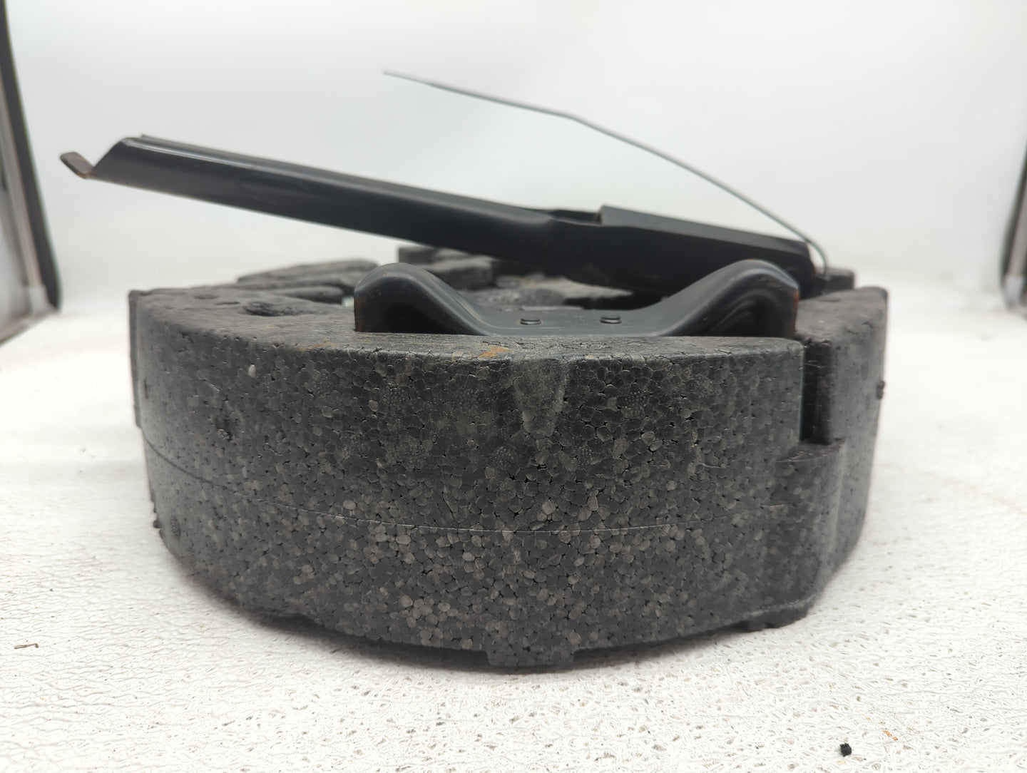 2013 Chevrolet Malibu Spare Scissor Car Jack - Oemusedautoparts1.com