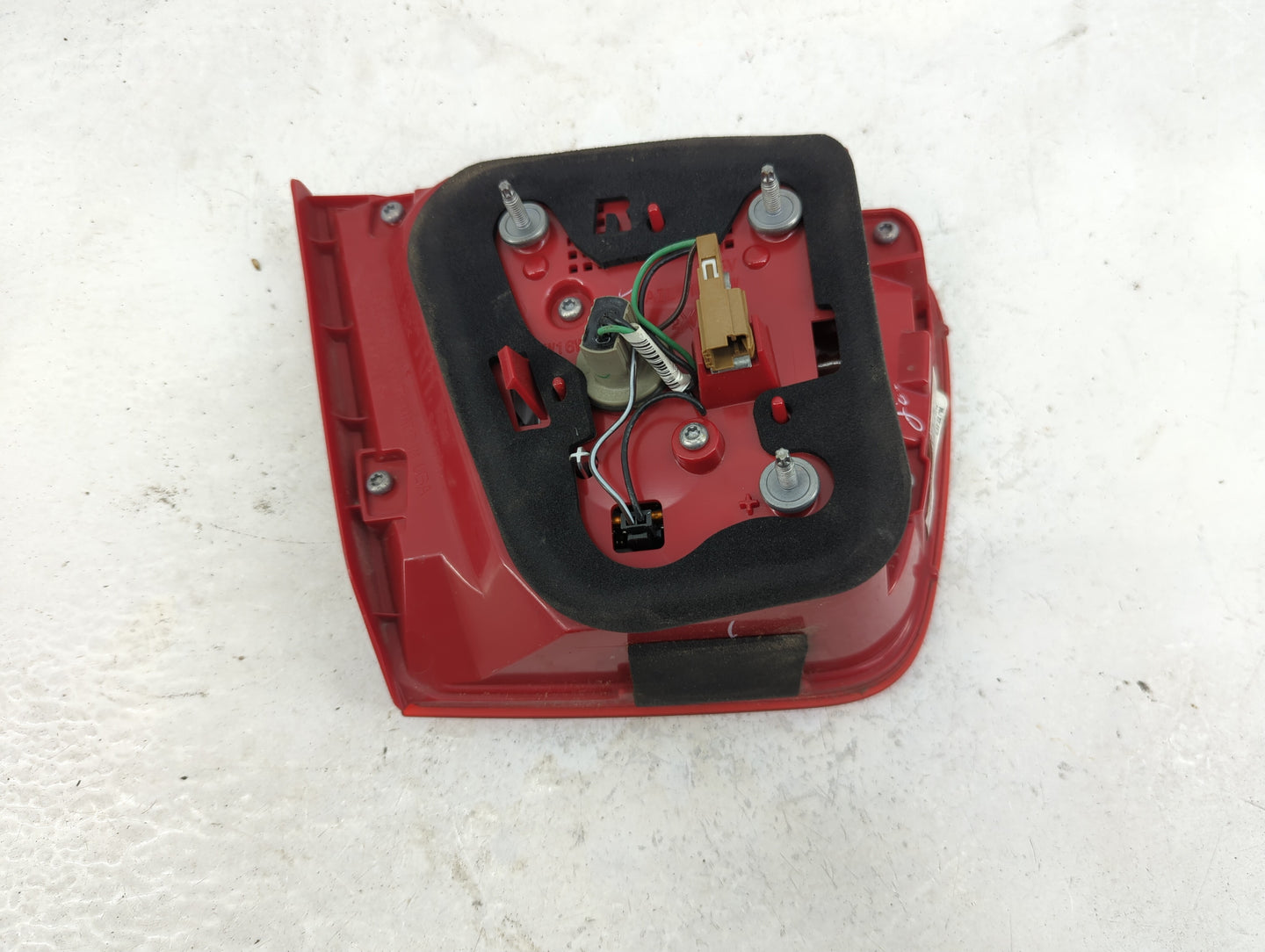 2013 Chevrolet Malibu Passenger Right Side Deck Lid Mounted Tail Light - Oemusedautoparts1.com