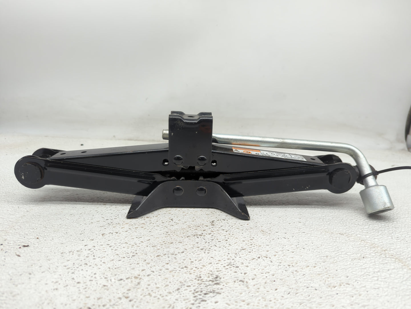 2013 Chevrolet Malibu Spare Scissor Car Jack 1074768 - Oemusedautoparts1.com