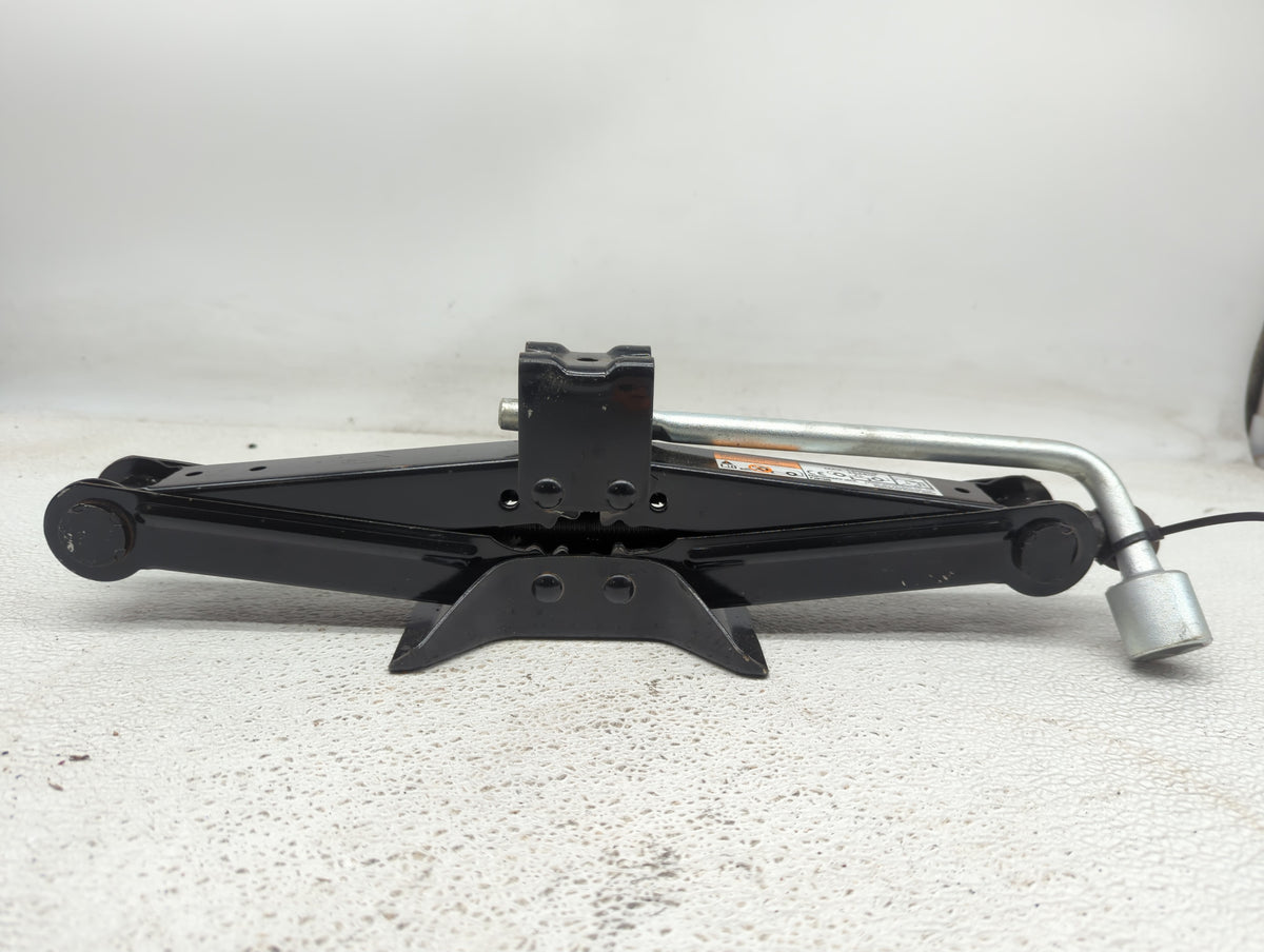 2013 Chevrolet Malibu Spare Scissor Car Jack 1074768 - Oemusedautoparts1.com