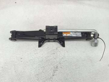 2013 Chevrolet Malibu Spare Scissor Car Jack