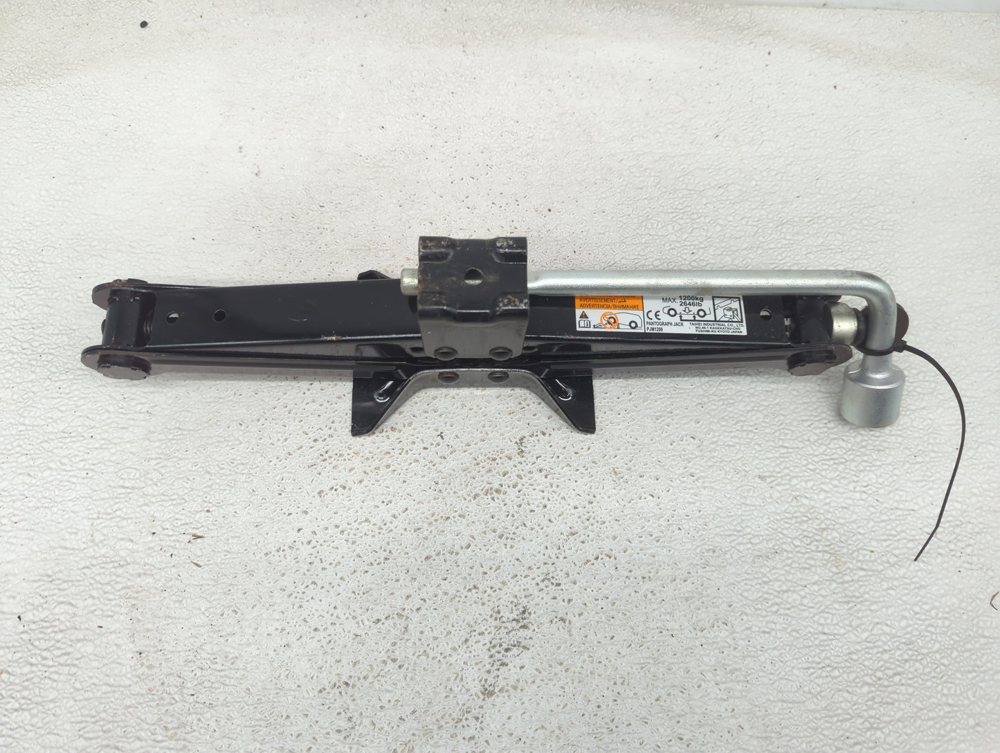 2013 Chevrolet Malibu Spare Scissor Car Jack 1074768 - Oemusedautoparts1.com