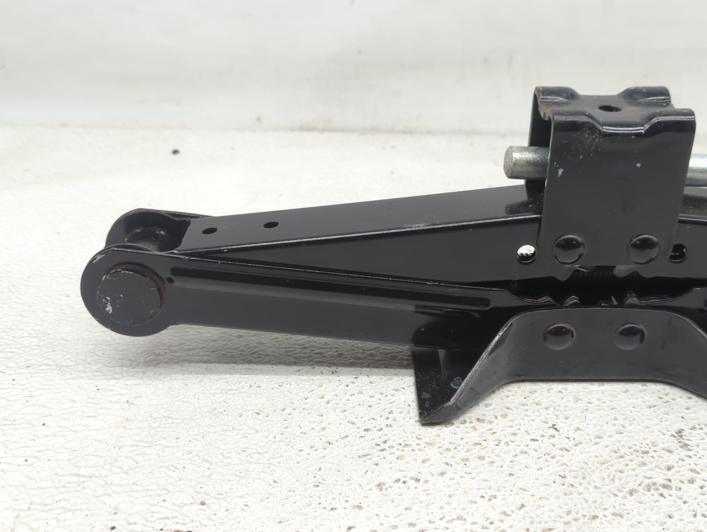 2013 Chevrolet Malibu Spare Scissor Car Jack - Oemusedautoparts1.com
