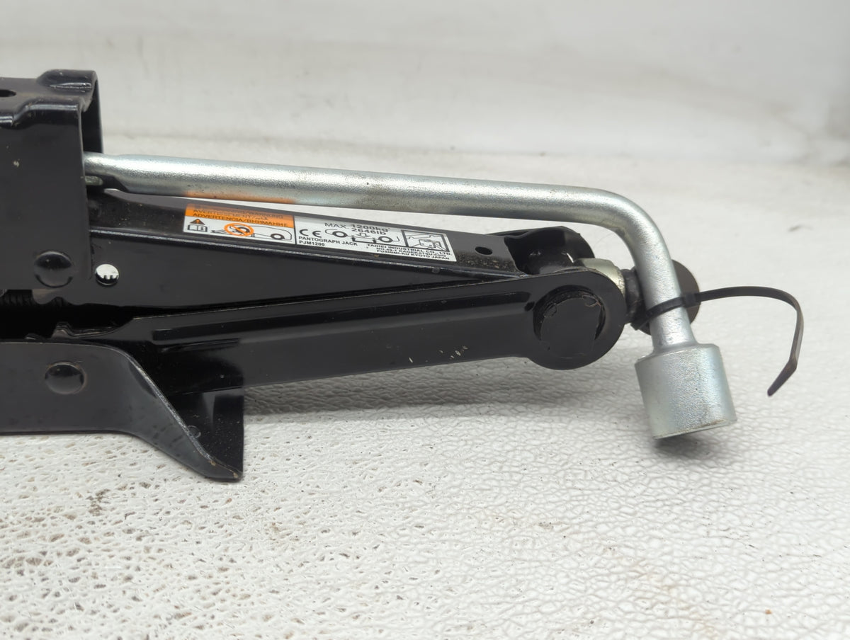 2013 Chevrolet Malibu Spare Scissor Car Jack 1074768 - Oemusedautoparts1.com