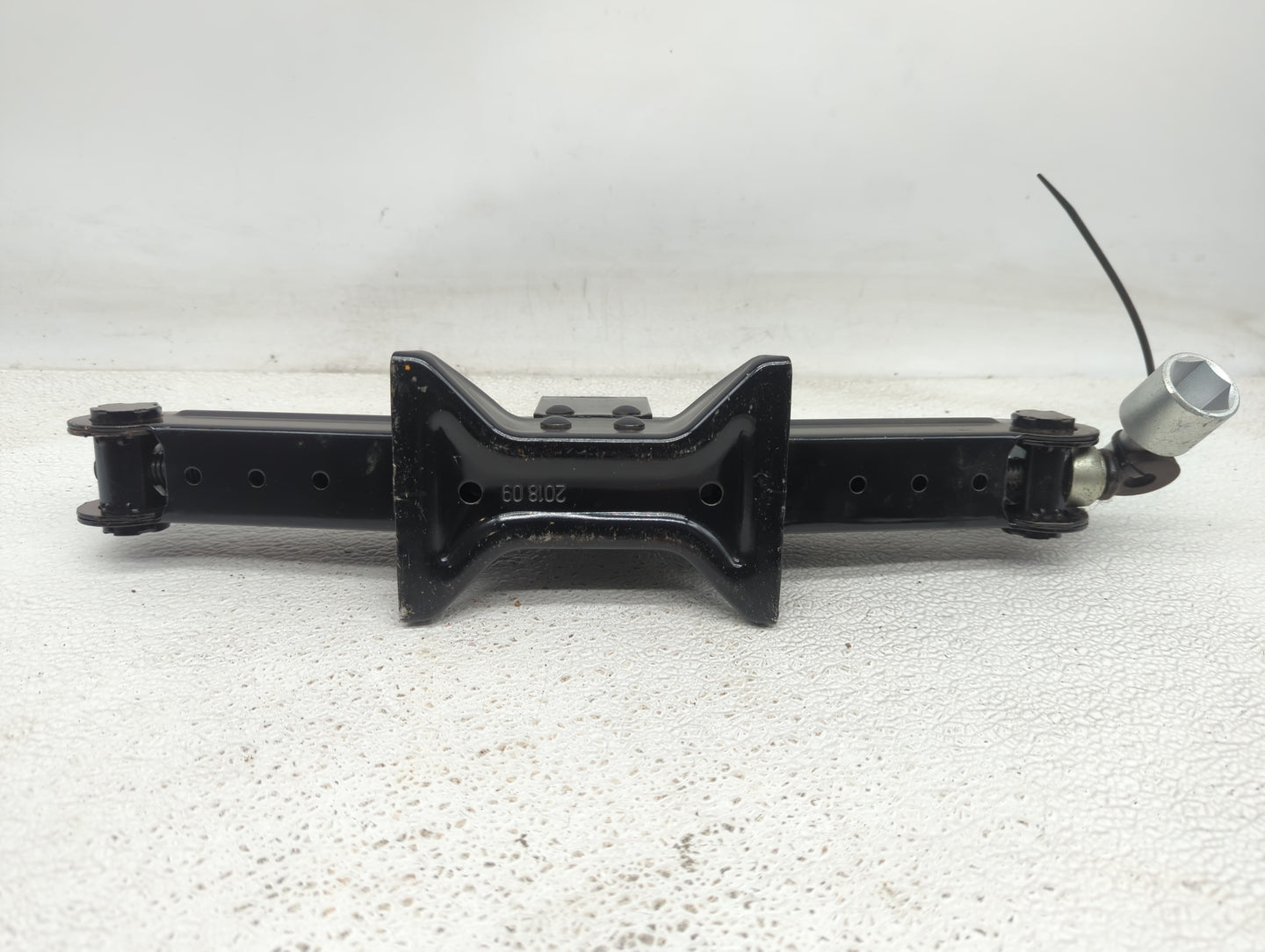 2013 Chevrolet Malibu Spare Scissor Car Jack 1074768 - Oemusedautoparts1.com