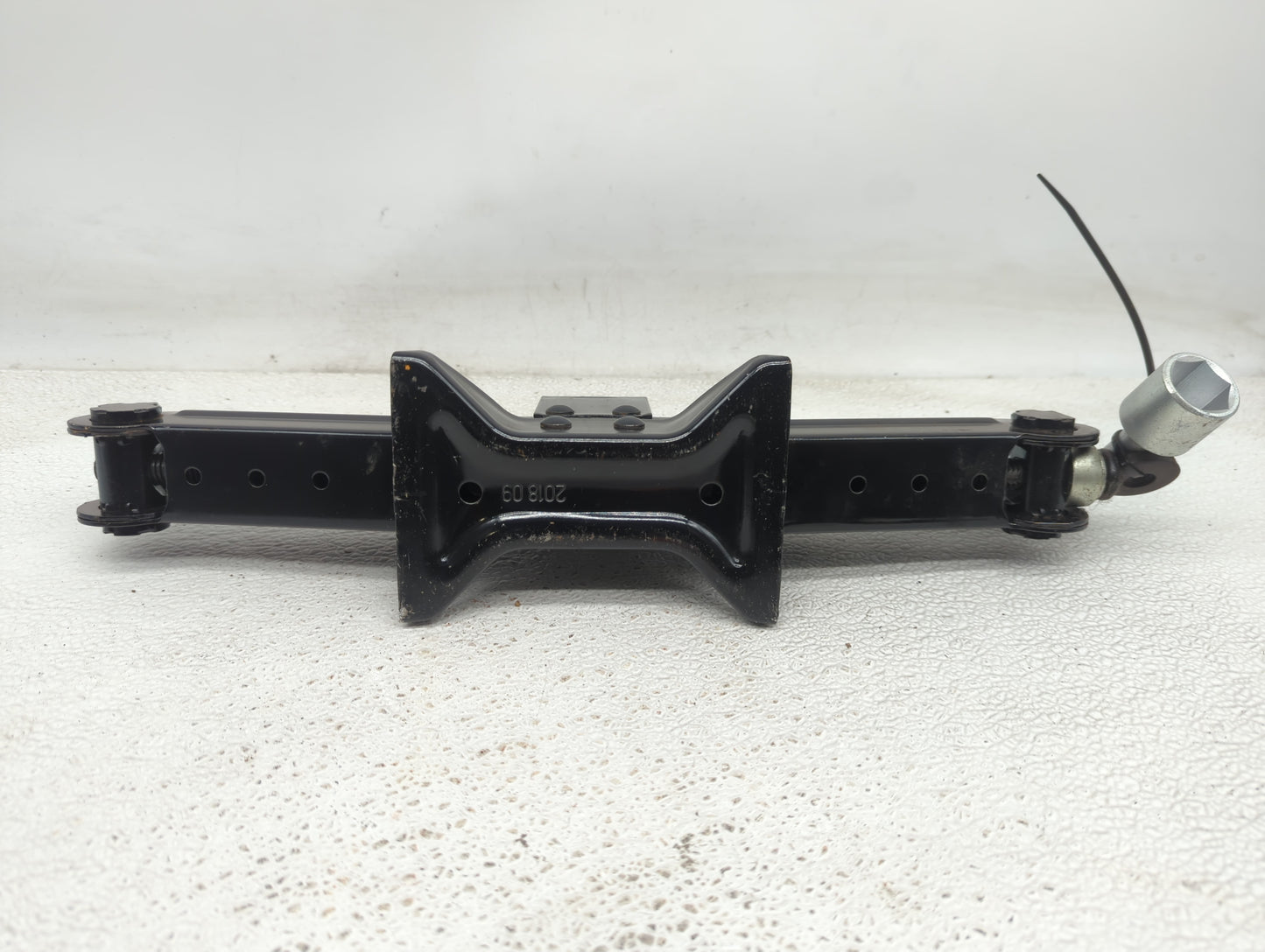 2013 Chevrolet Malibu Spare Scissor Car Jack 1074768 - Oemusedautoparts1.com