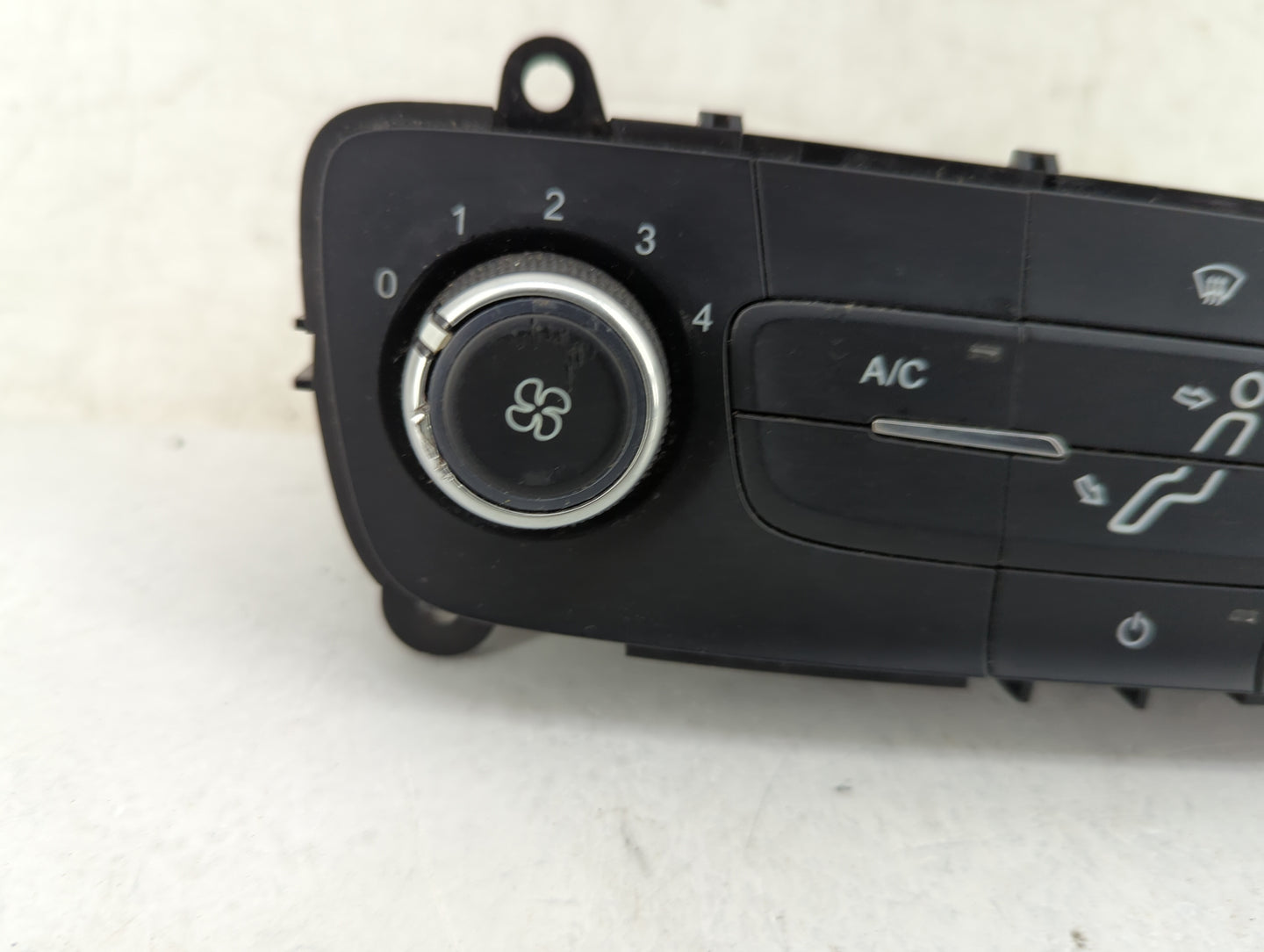 2013-2013 Chevrolet Malibu Body Control Module Bcm Inner Cabin Fuse Box - Oemusedautoparts1.com