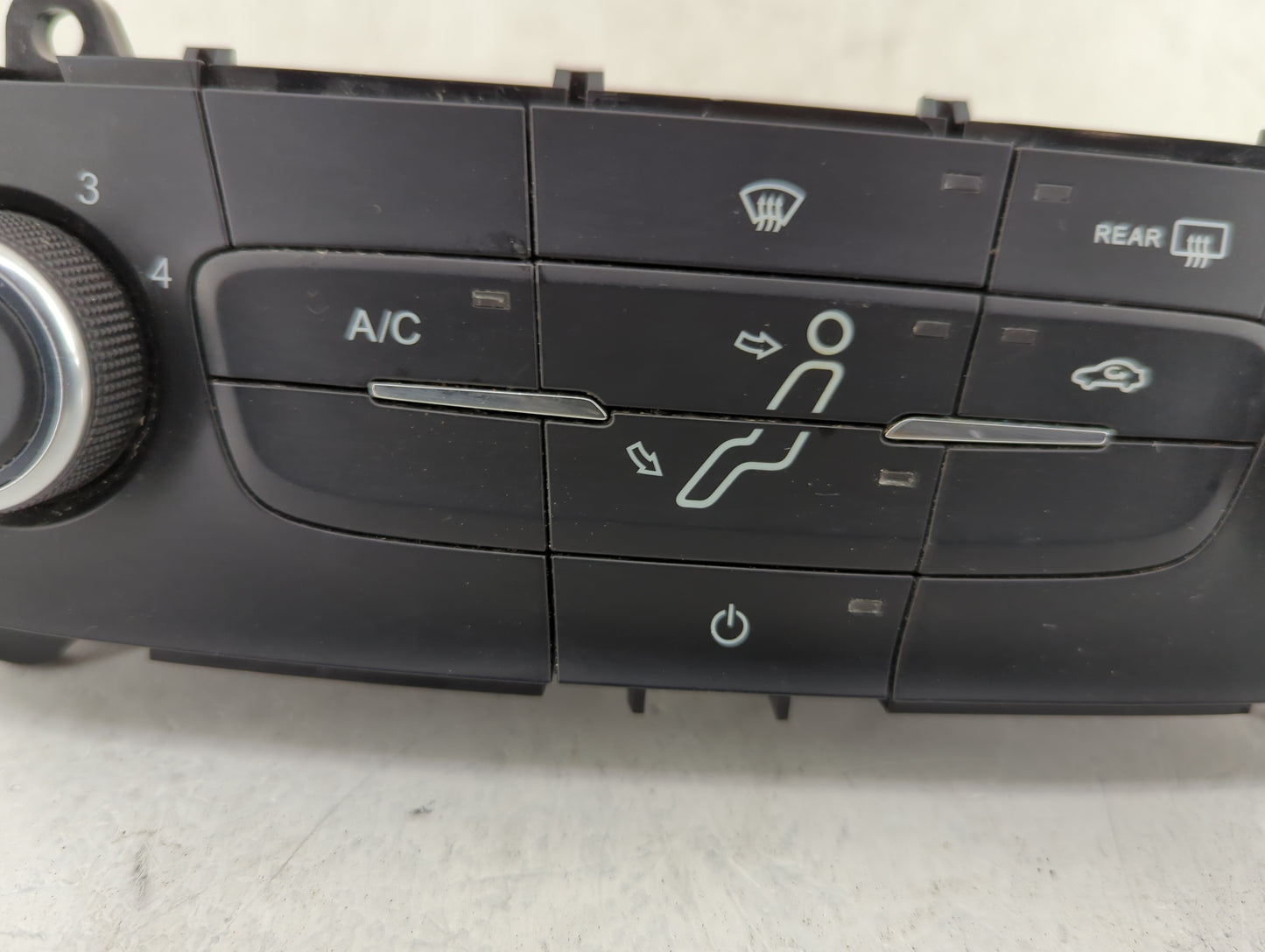 2013-2013 Chevrolet Malibu Body Control Module Bcm Inner Cabin Fuse Box - Oemusedautoparts1.com