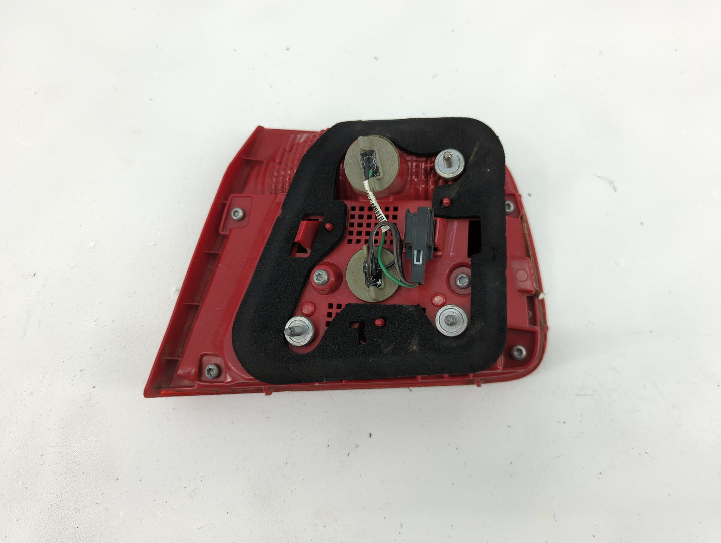 2013-2016 Chevrolet Malibu Driver Left Side Deck Lid Mounted Tail Light - Oemusedautoparts1.com