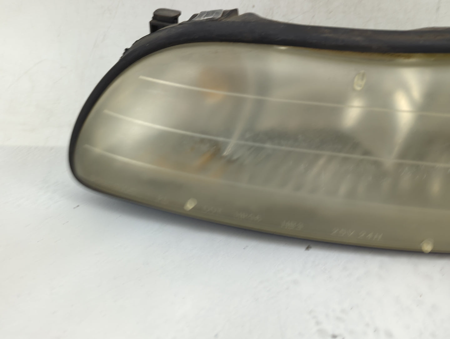 1997-2005 Chevrolet Malibu Passenger Right Oem Head Light Headlight Lamp - Oemusedautoparts1.com