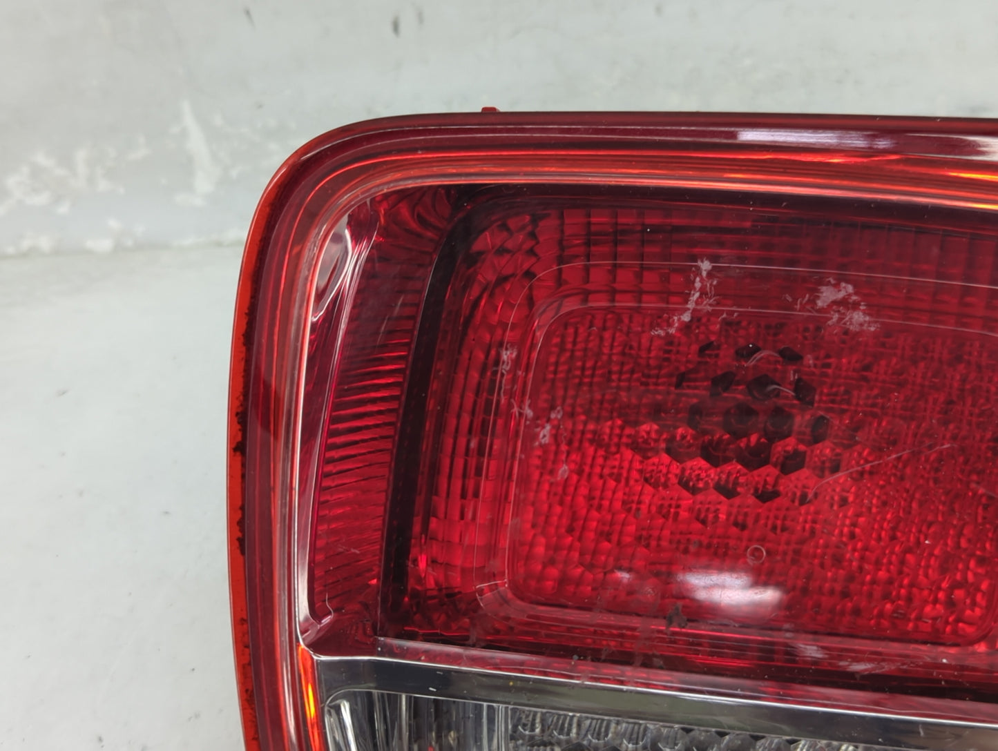 2013 Chevrolet Malibu Passenger Right Side Deck Lid Mounted Tail Light 1099069 - Oemusedautoparts1.com
