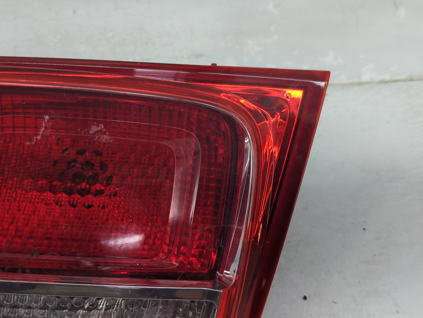 2013 Chevrolet Malibu Passenger Right Side Deck Lid Mounted Tail Light 1099069 - Oemusedautoparts1.com