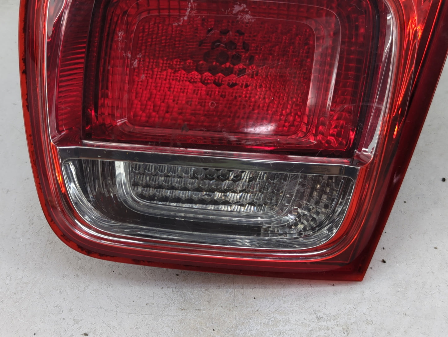 2013 Chevrolet Malibu Passenger Right Side Deck Lid Mounted Tail Light 1099069 - Oemusedautoparts1.com