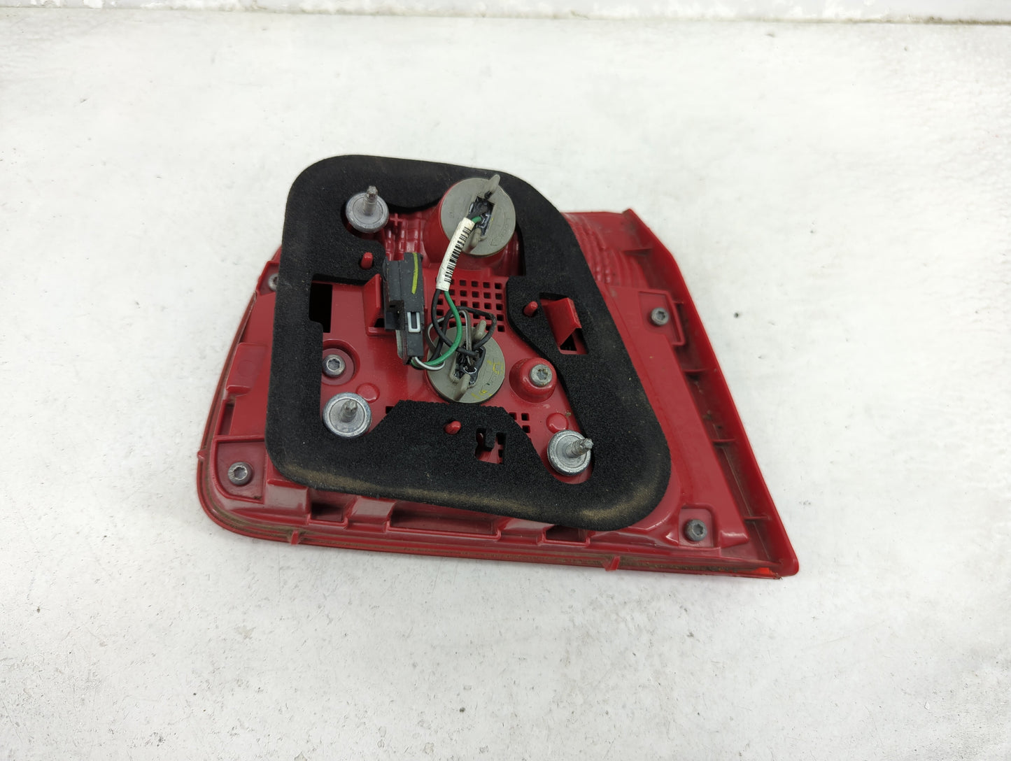 2013 Chevrolet Malibu Passenger Right Side Deck Lid Mounted Tail Light 1099069 - Oemusedautoparts1.com