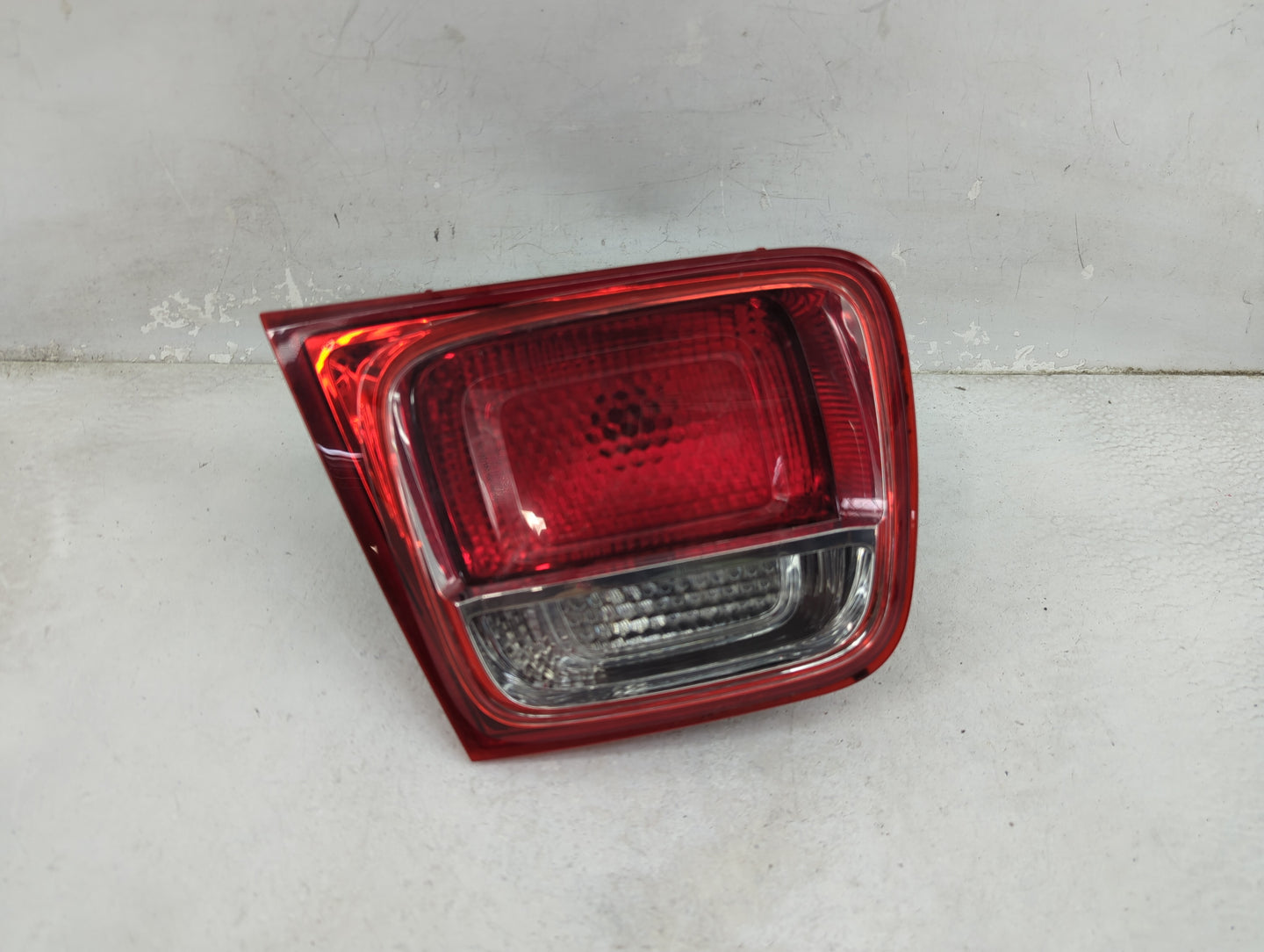 2013-2016 Chevrolet Malibu Driver Left Side Deck Lid Mounted Tail Light 1099070 - Oemusedautoparts1.com