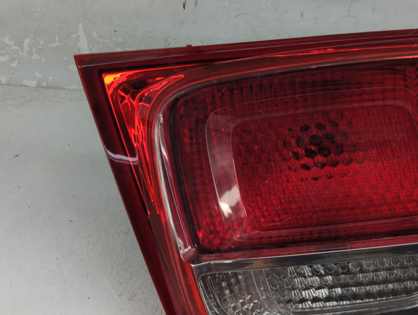 2013-2016 Chevrolet Malibu Driver Left Side Deck Lid Mounted Tail Light 1099070 - Oemusedautoparts1.com