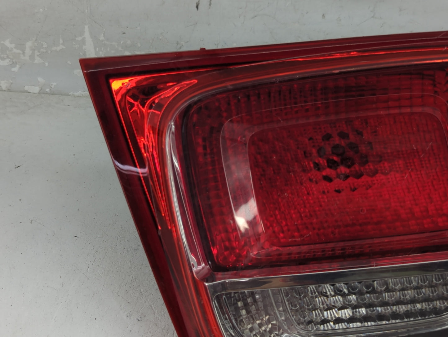 2013-2016 Chevrolet Malibu Driver Left Side Deck Lid Mounted Tail Light 1099070 - Oemusedautoparts1.com