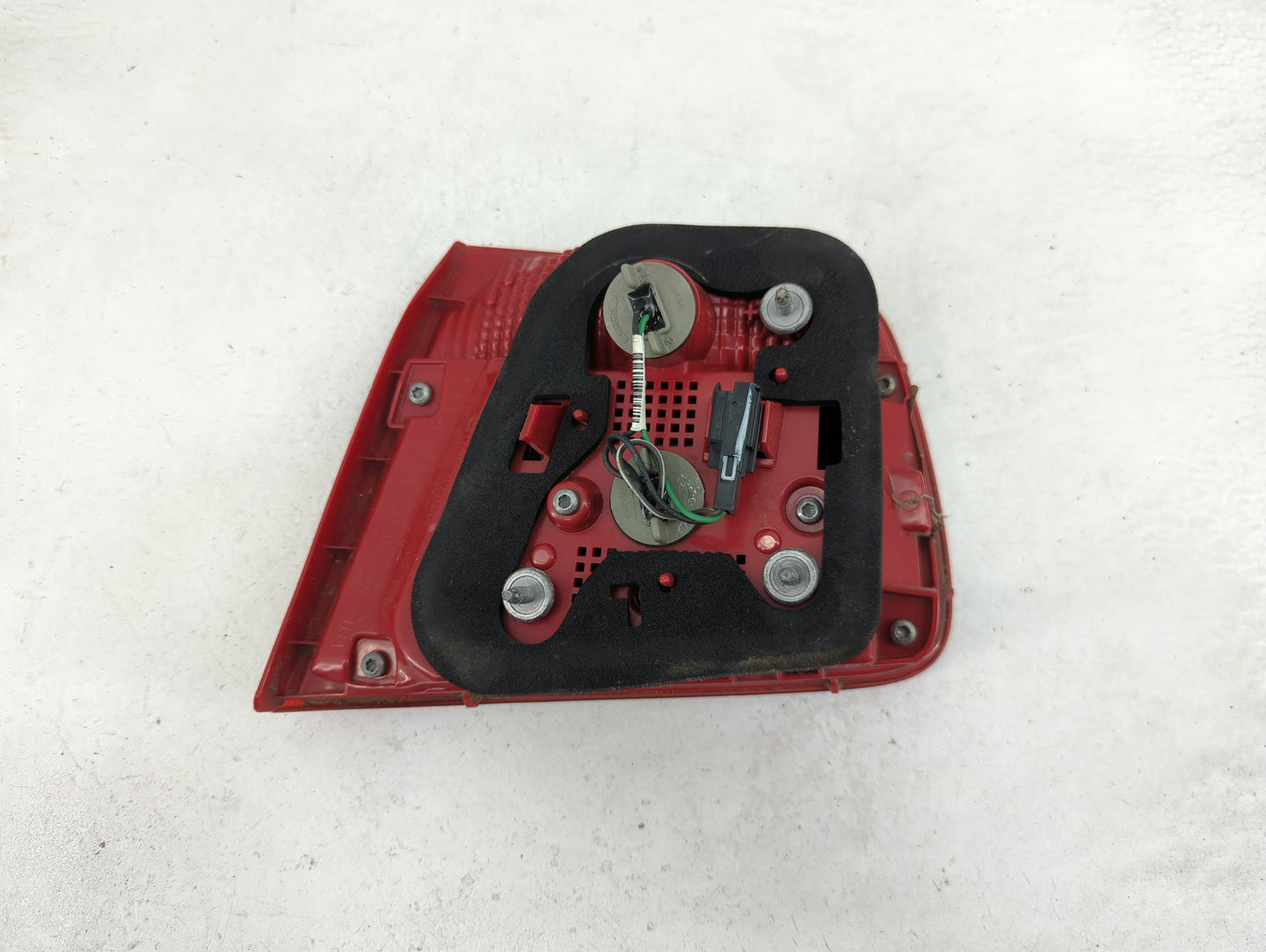 2013-2016 Chevrolet Malibu Driver Left Side Deck Lid Mounted Tail Light 1099070 - Oemusedautoparts1.com
