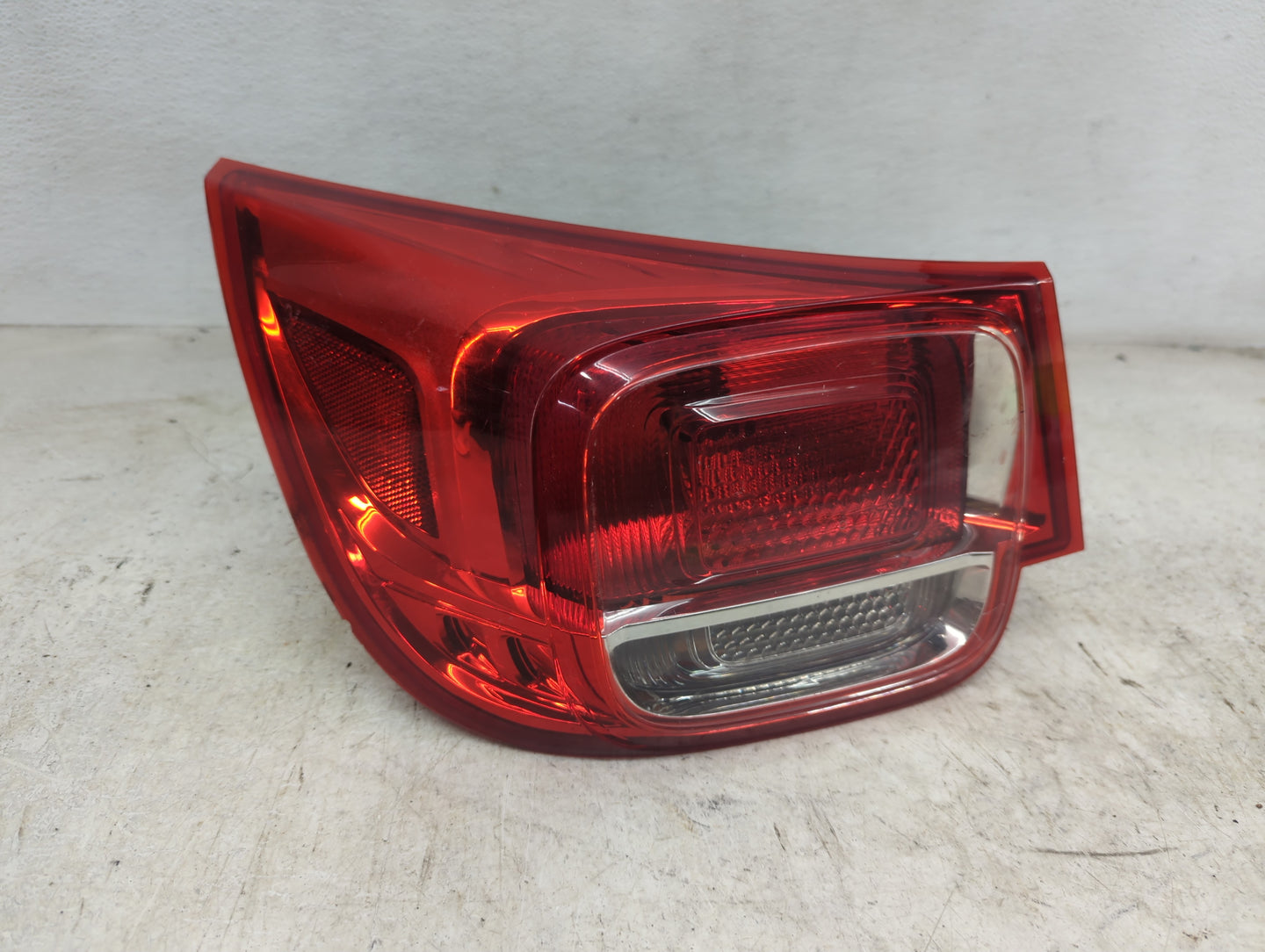 2013-2016 Chevrolet Malibu Tail Light Assembly Driver Left OEM Fits Fits 2013 2014 2015 2016 OEM Used Auto Parts - Oemusedau