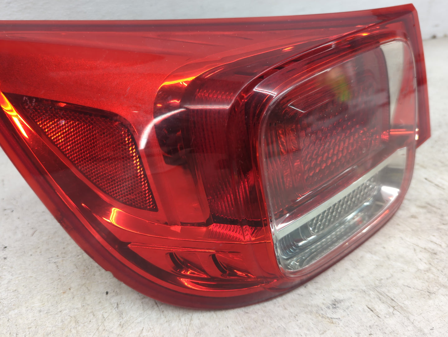 2013-2016 Chevrolet Malibu Tail Light Assembly Driver Left OEM Fits Fits 2013 2014 2015 2016 OEM Used Auto Parts - Oemusedau