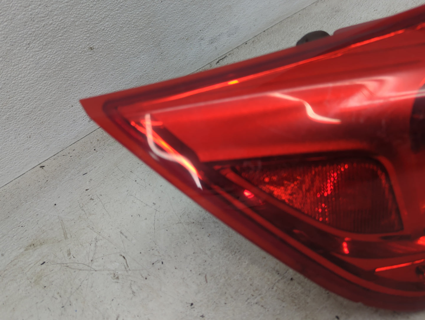 2013-2016 Chevrolet Malibu Tail Light Assembly Driver Left OEM Fits Fits 2013 2014 2015 2016 OEM Used Auto Parts - Oemusedau