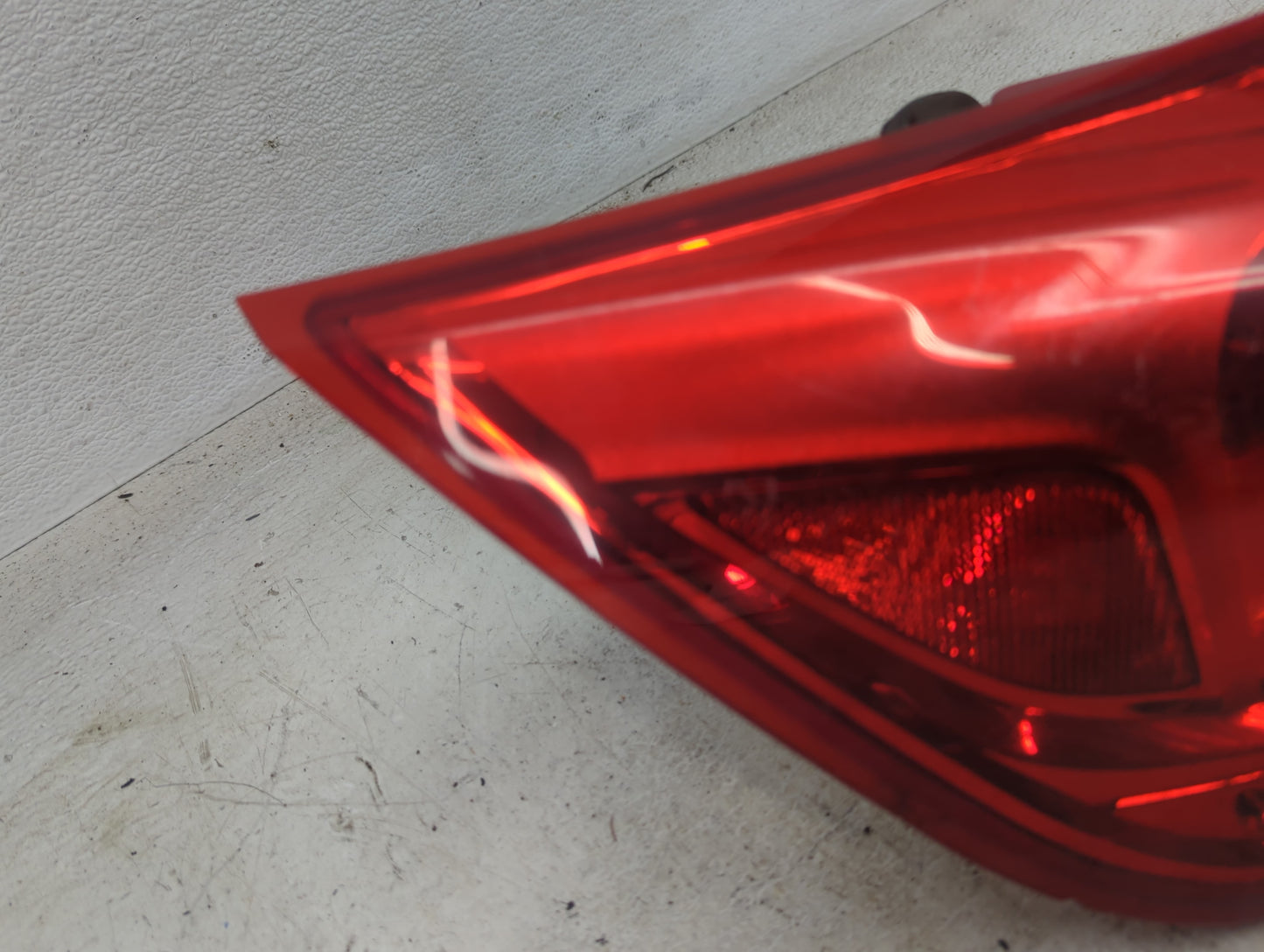 2013-2016 Chevrolet Malibu Tail Light Assembly Driver Left OEM Fits Fits 2013 2014 2015 2016 OEM Used Auto Parts - Oemusedau