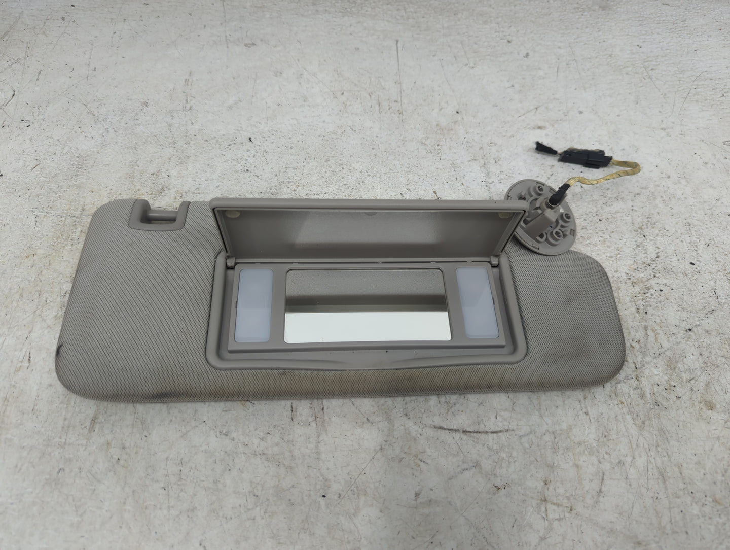 2013-2016 Chevrolet Malibu Sun Visor Shade Replacement Passenger Right Mirror Fits Fits 2013 2014 2015 2016 OEM Used Auto Pa