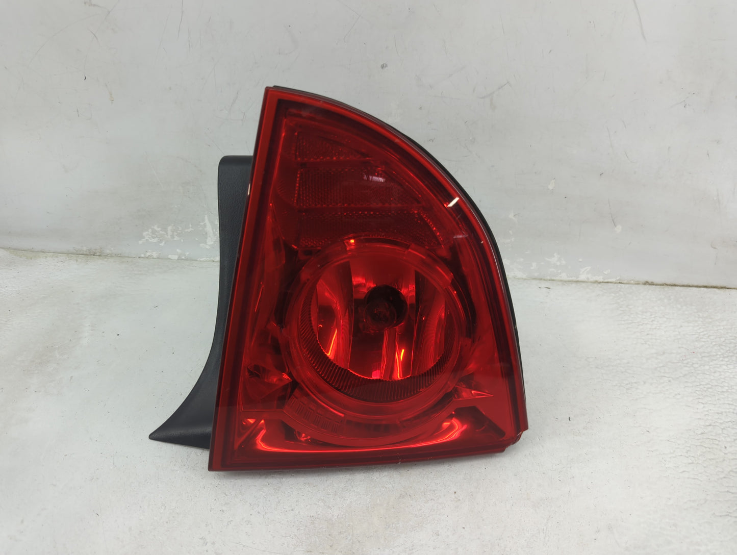 2008-2012 Chevrolet Malibu Tail Light Assembly Passenger Right OEM Fits Fits 2008 2009 2010 2011 2012 OEM Used Auto Parts - 