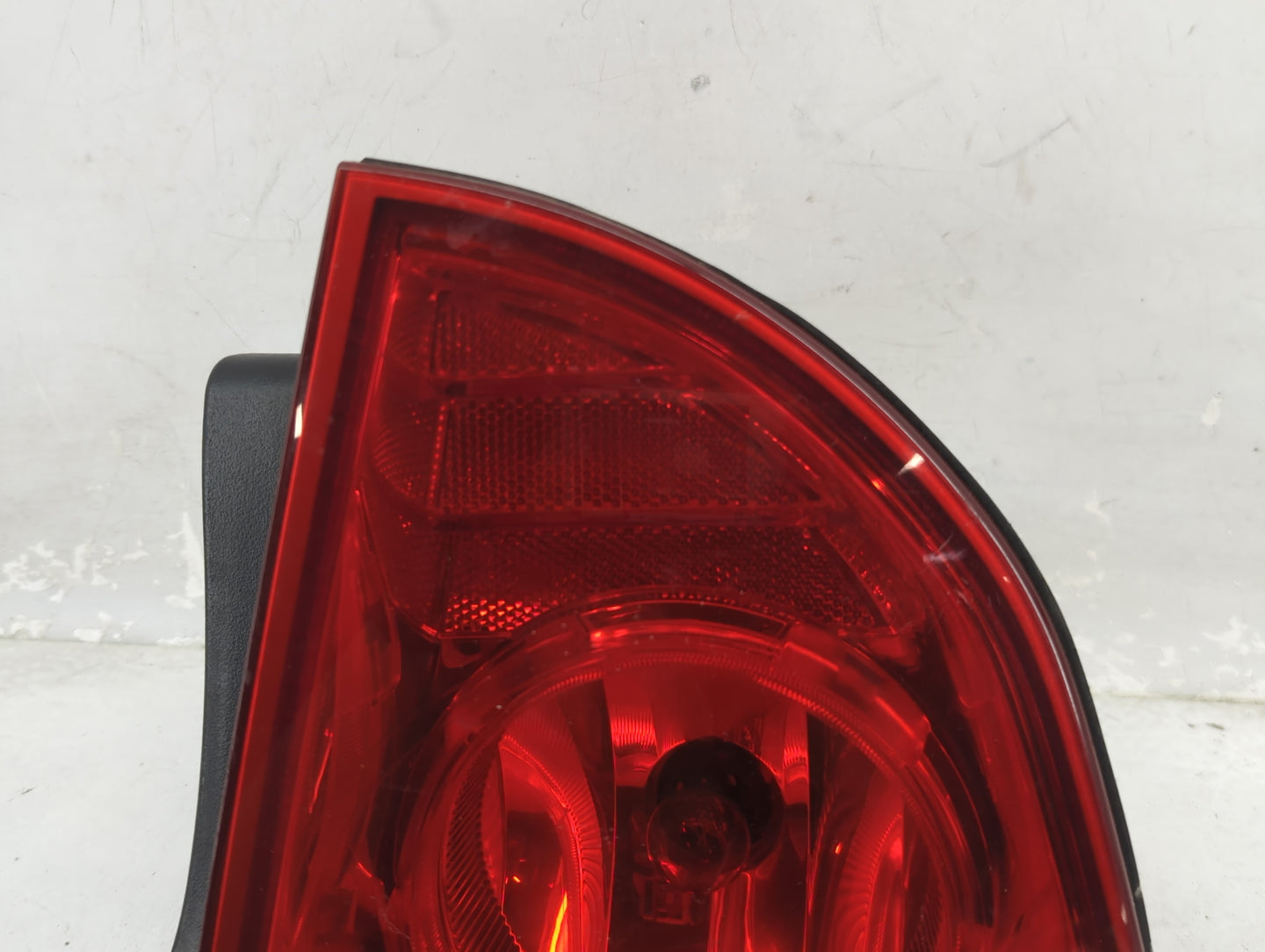 2008-2012 Chevrolet Malibu Tail Light Assembly Passenger Right OEM Fits Fits 2008 2009 2010 2011 2012 OEM Used Auto Parts - 