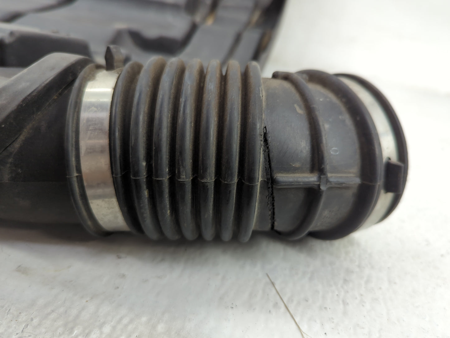2008-2012 Chevrolet Malibu Air Cleaner Intake-duct Hose Tube 1140358 - Oemusedautoparts1.com