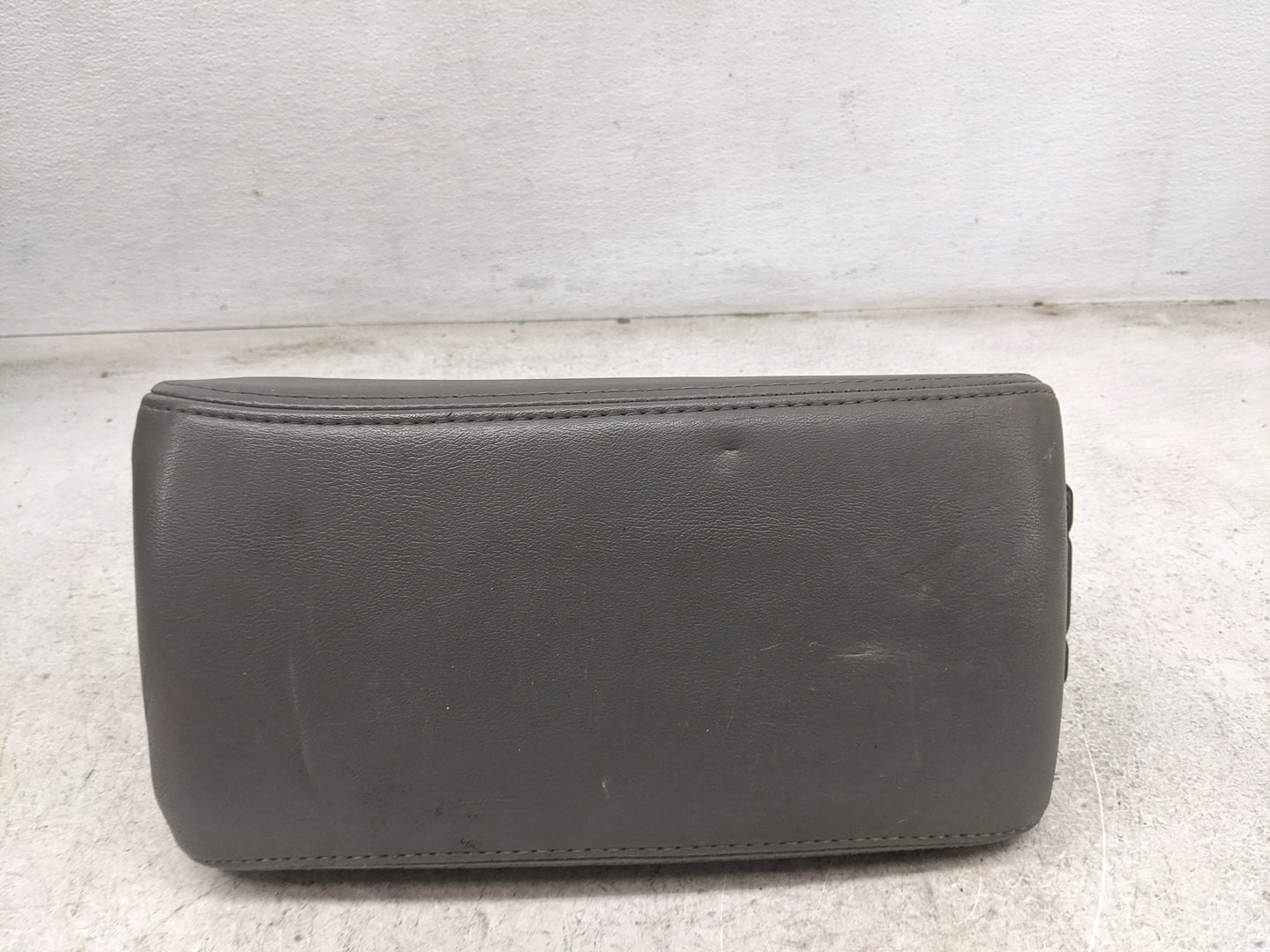 2009-2012 Chevrolet Malibu Center Console Armrest Cover Lid Fits Fits 2009 2010 2011 2012 OEM Used Auto Parts - Oemusedautop