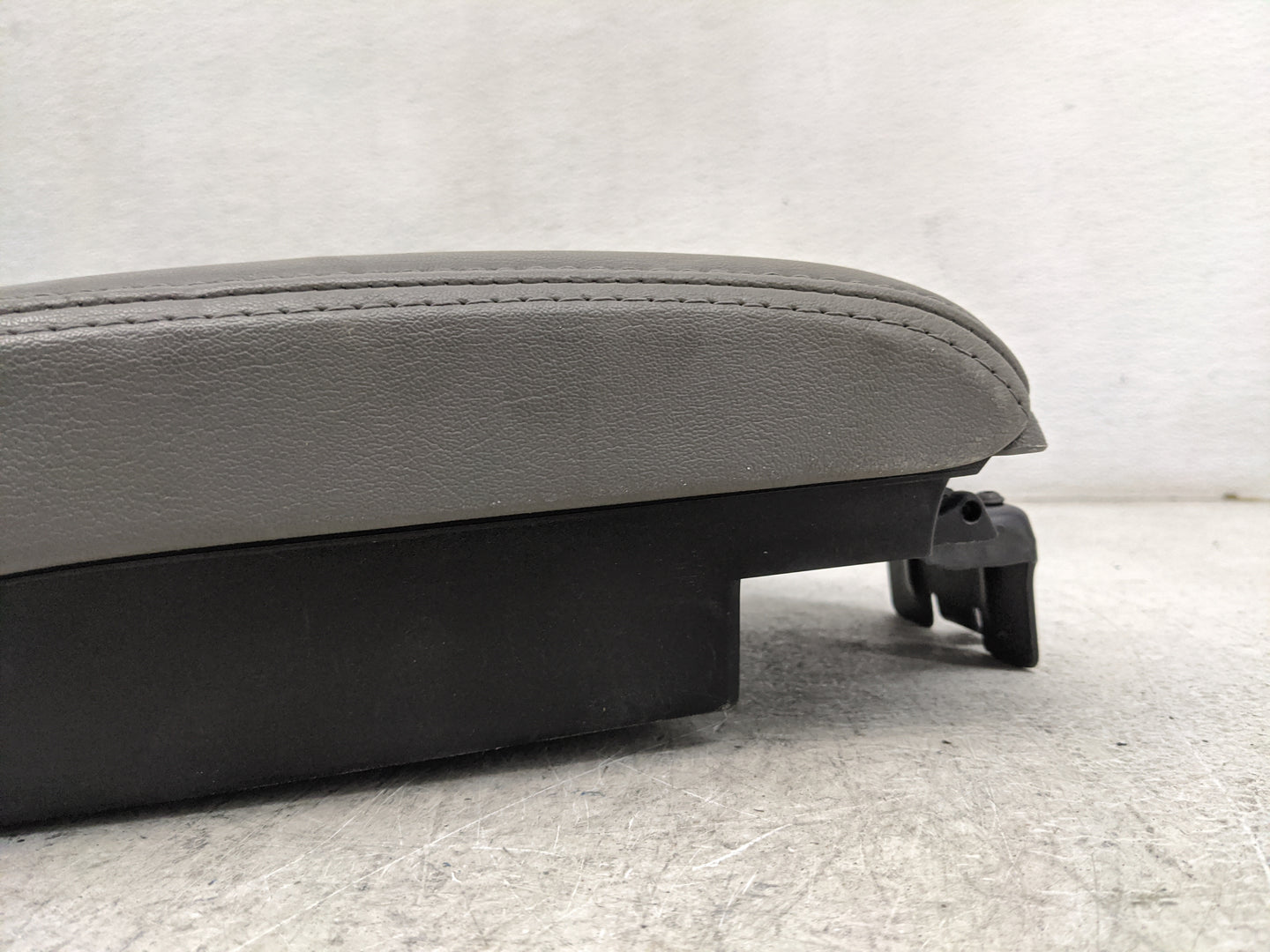 2009-2012 Chevrolet Malibu Center Console Armrest Cover Lid Fits Fits 2009 2010 2011 2012 OEM Used Auto Parts - Oemusedautop