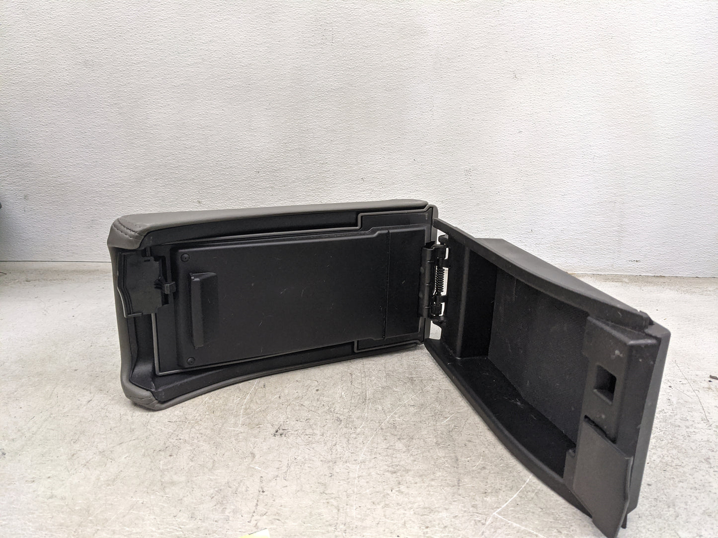 2009-2012 Chevrolet Malibu Center Console Armrest Cover Lid Fits Fits 2009 2010 2011 2012 OEM Used Auto Parts - Oemusedautop