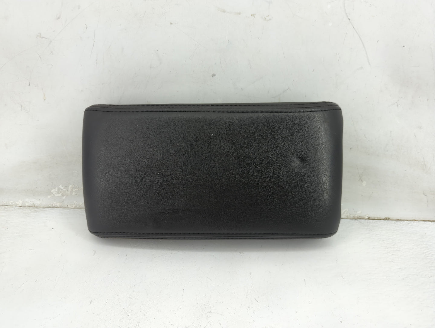 2008-2012 Chevrolet Malibu Center Console Armrest Cover Lid Fits Fits 2008 2009 2010 2011 2012 OEM Used Auto Parts - Oemused